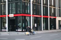Hamburer Sparkasse Hafencity: eher langweilig und architektonisch schon tausend mal gesehen. Aber schne Spiegelungen fr tolle Hafencity Fotos