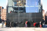 Info Pavillion fr Elbphilharmonie. Da kann man rein, in den Pavillion sowie die Elbphilharmonie Baustelle. Fhrungen starten hier am Pavillion